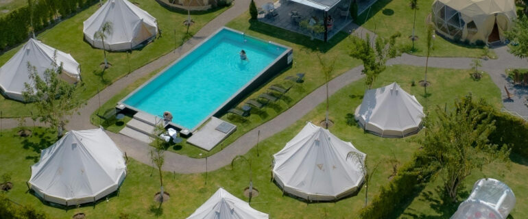 15 prefab resort cottages with garden